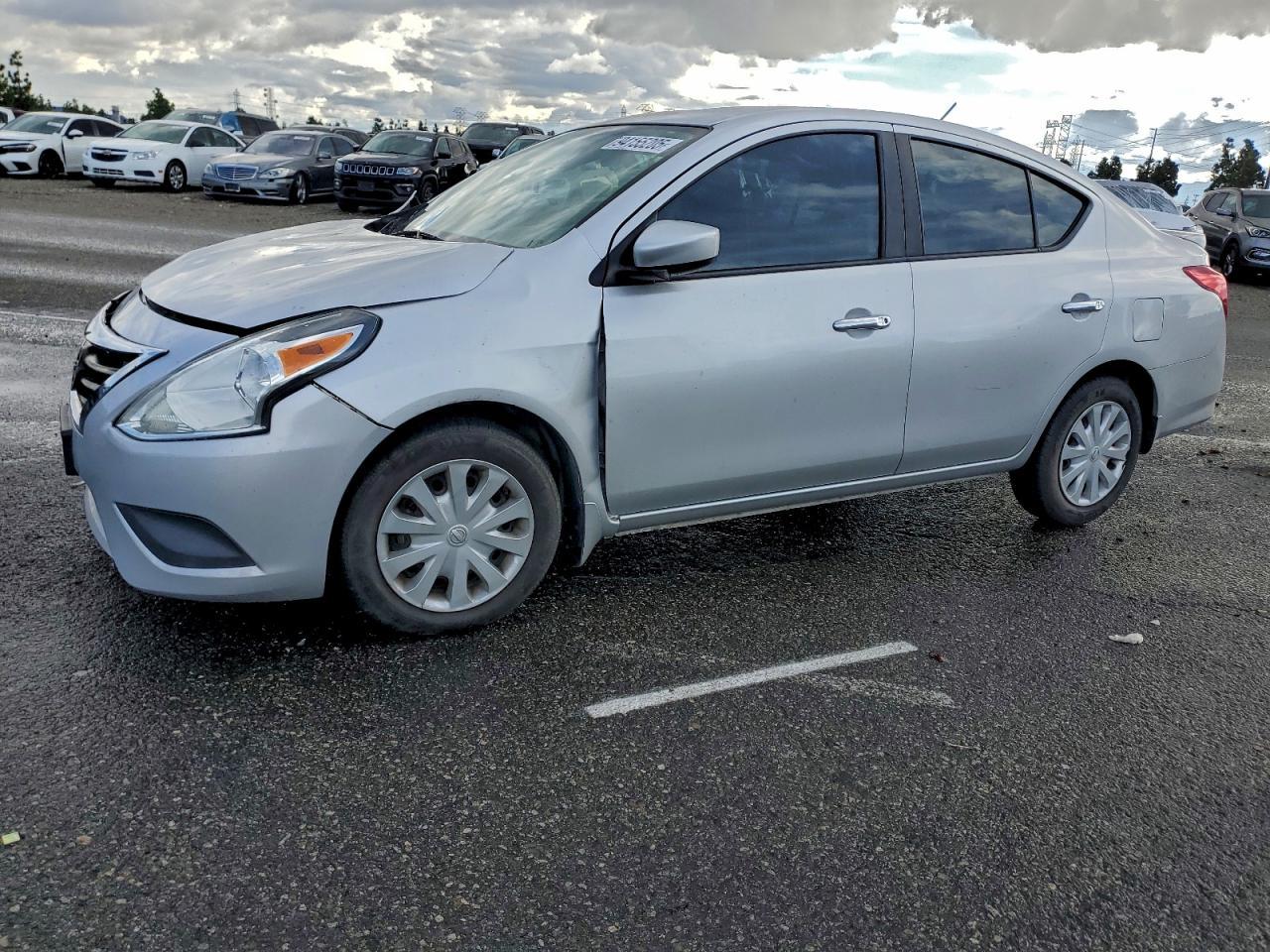 2016 Nissan Versa - zdjęcie główne