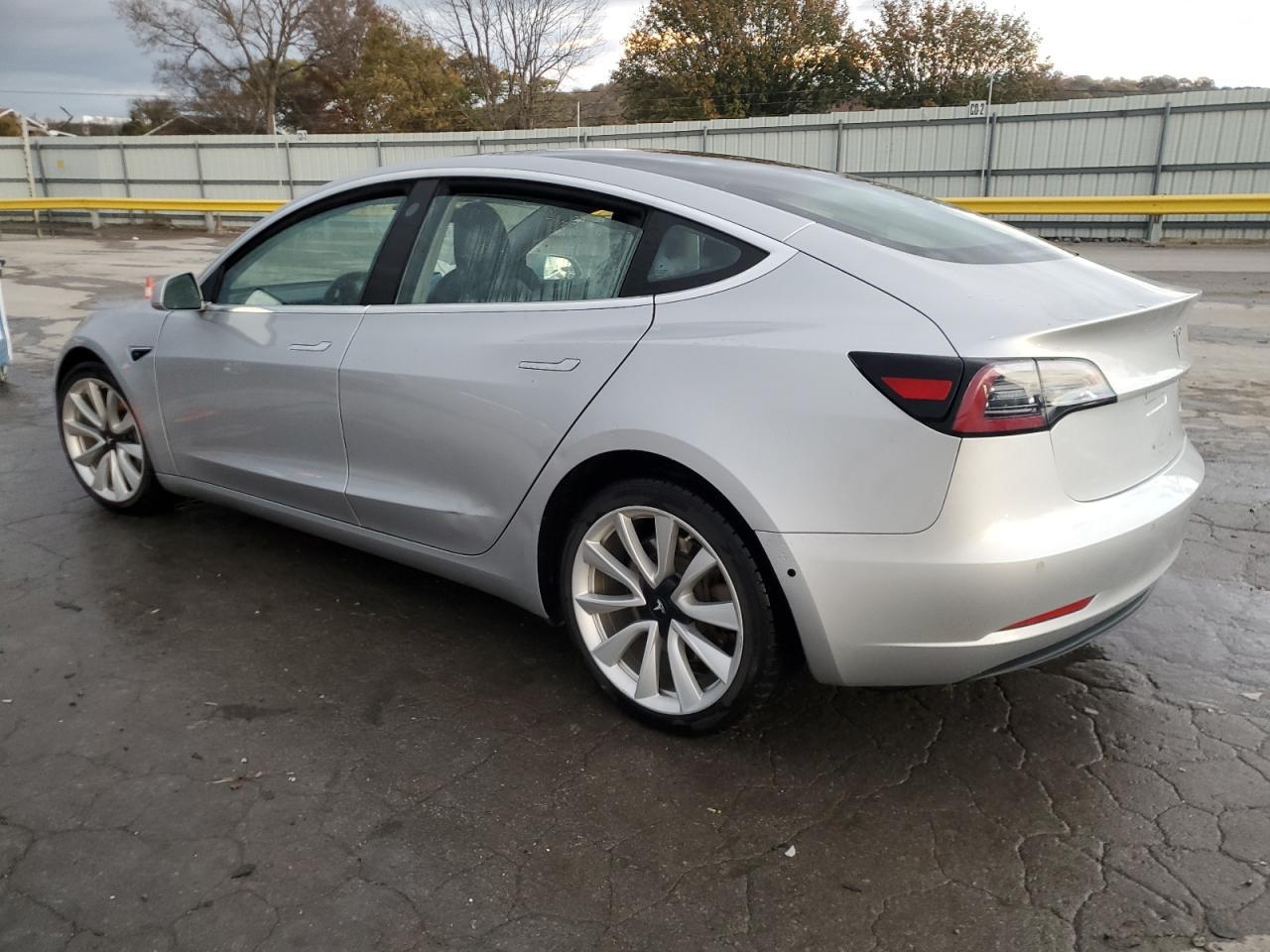 2018 Tesla Model 3 - zdjęcie 2