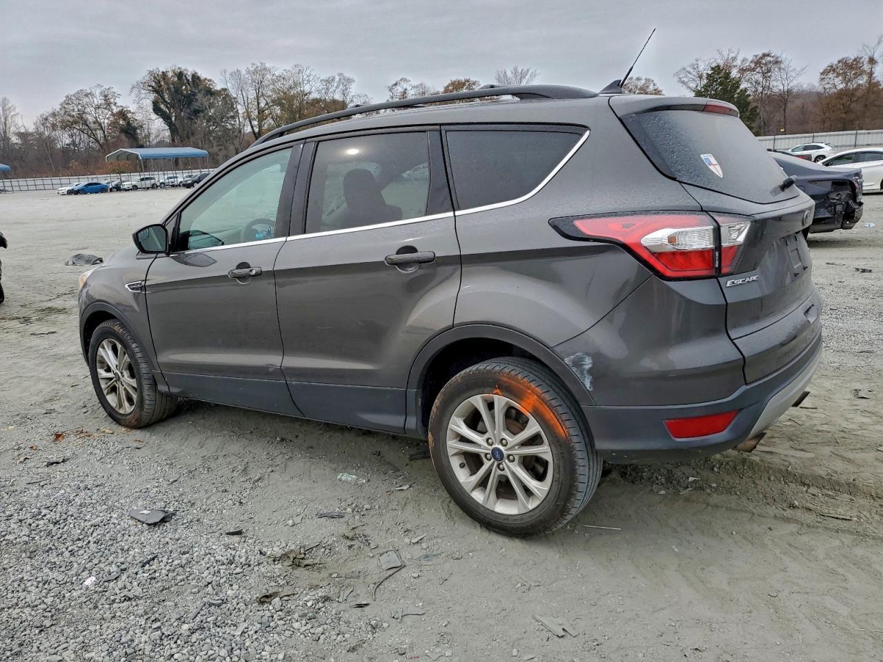 2018 Ford Escape - zdjęcie 2