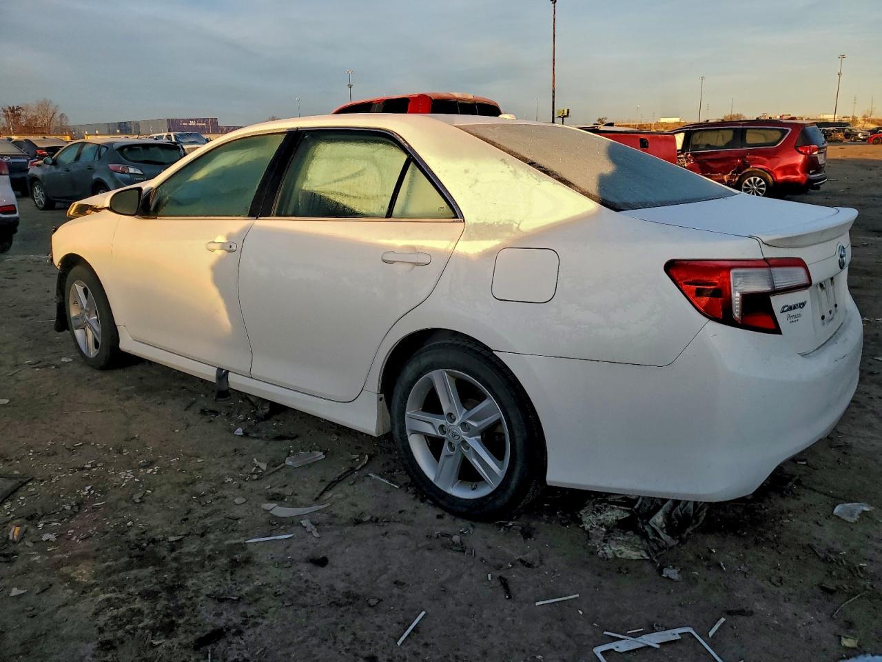 2014 Toyota Camry - zdjęcie 2