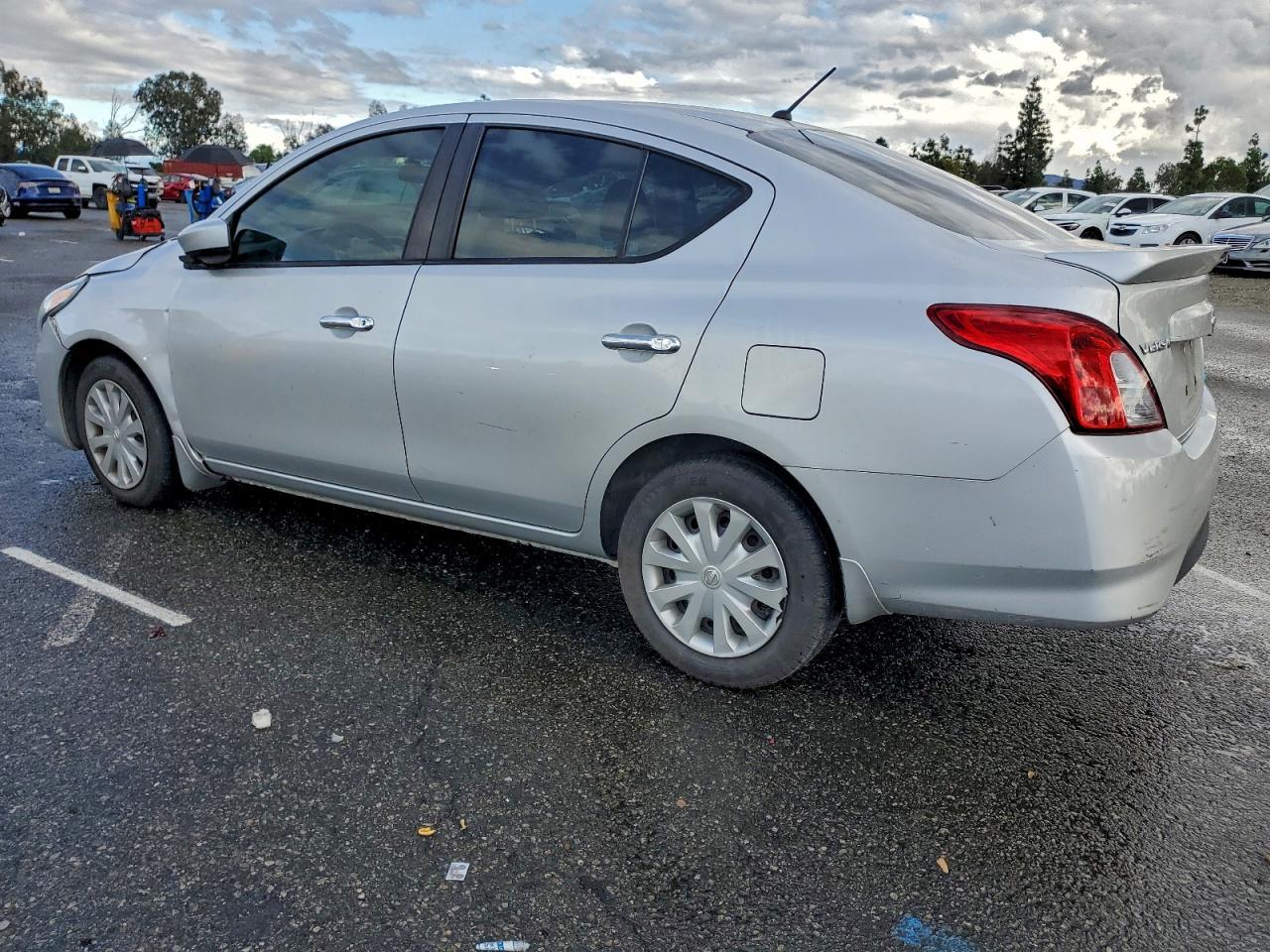 2016 Nissan Versa - zdjęcie 2