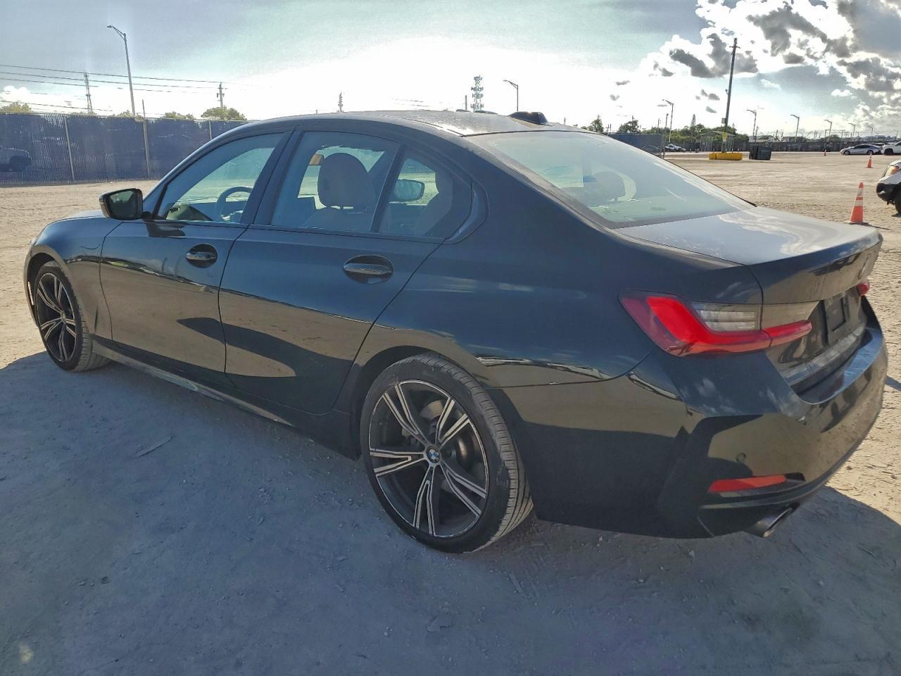 2023 BMW Seria 3 - zdjęcie 2