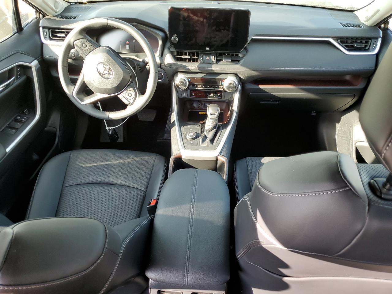 2024 Toyota RAV 4 - zdjęcie 8