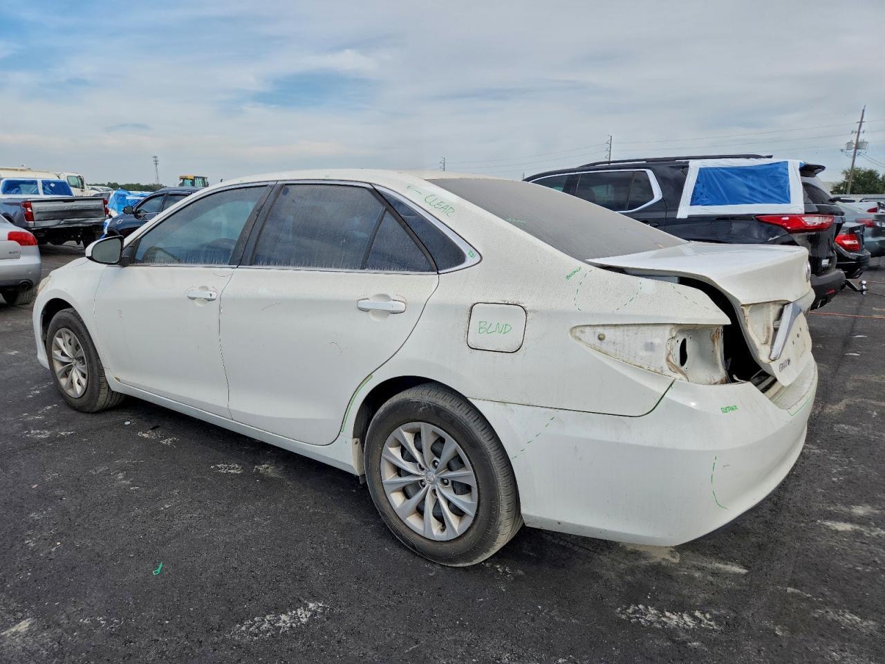 2016 Toyota Camry - zdjęcie 2