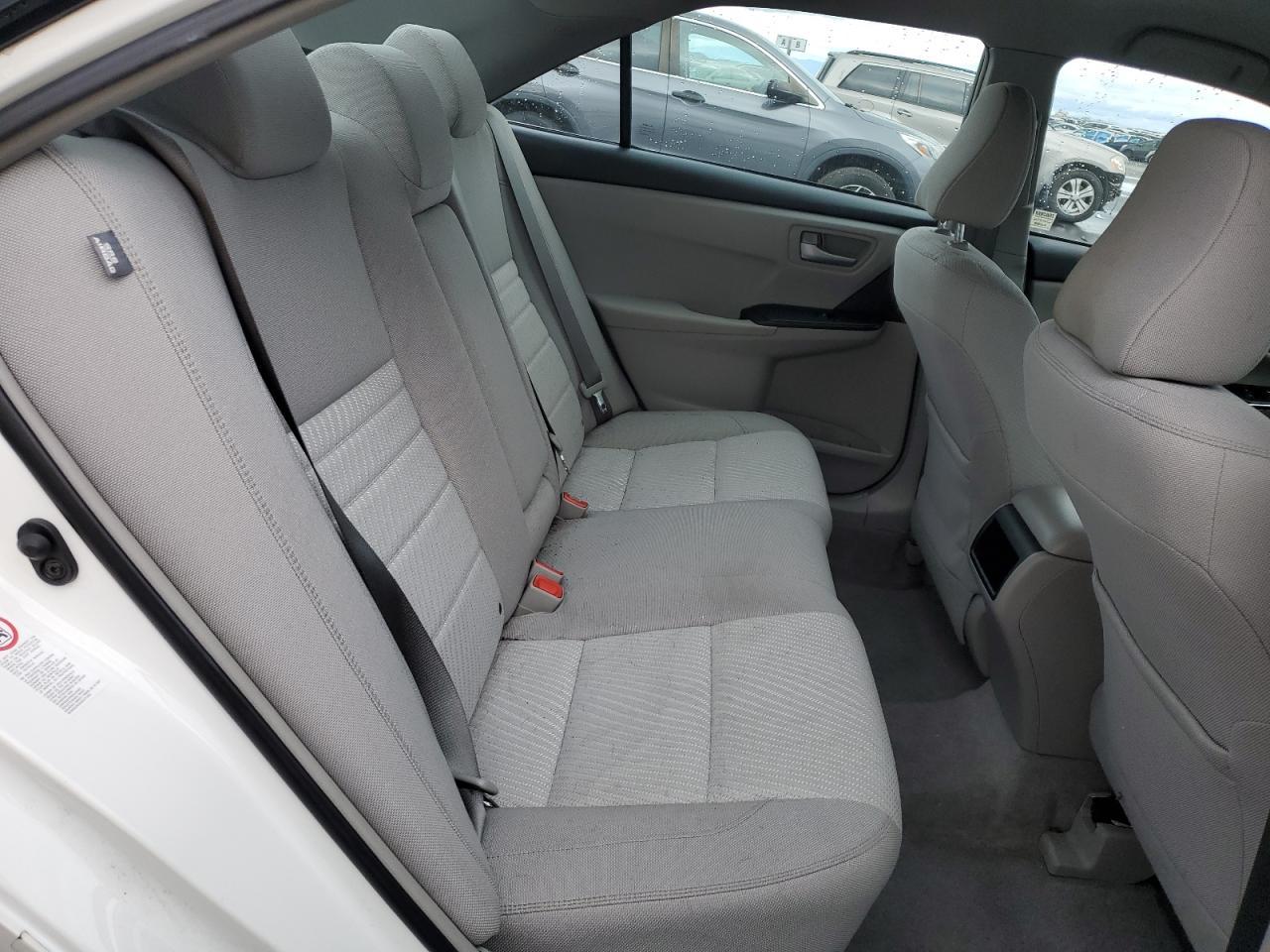 2017 Toyota Camry Le - zdjęcie 10