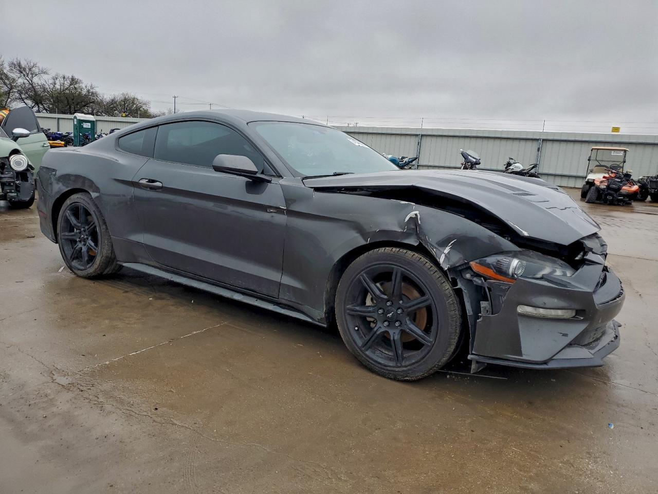 2020 Ford Mustang - zdjęcie 4