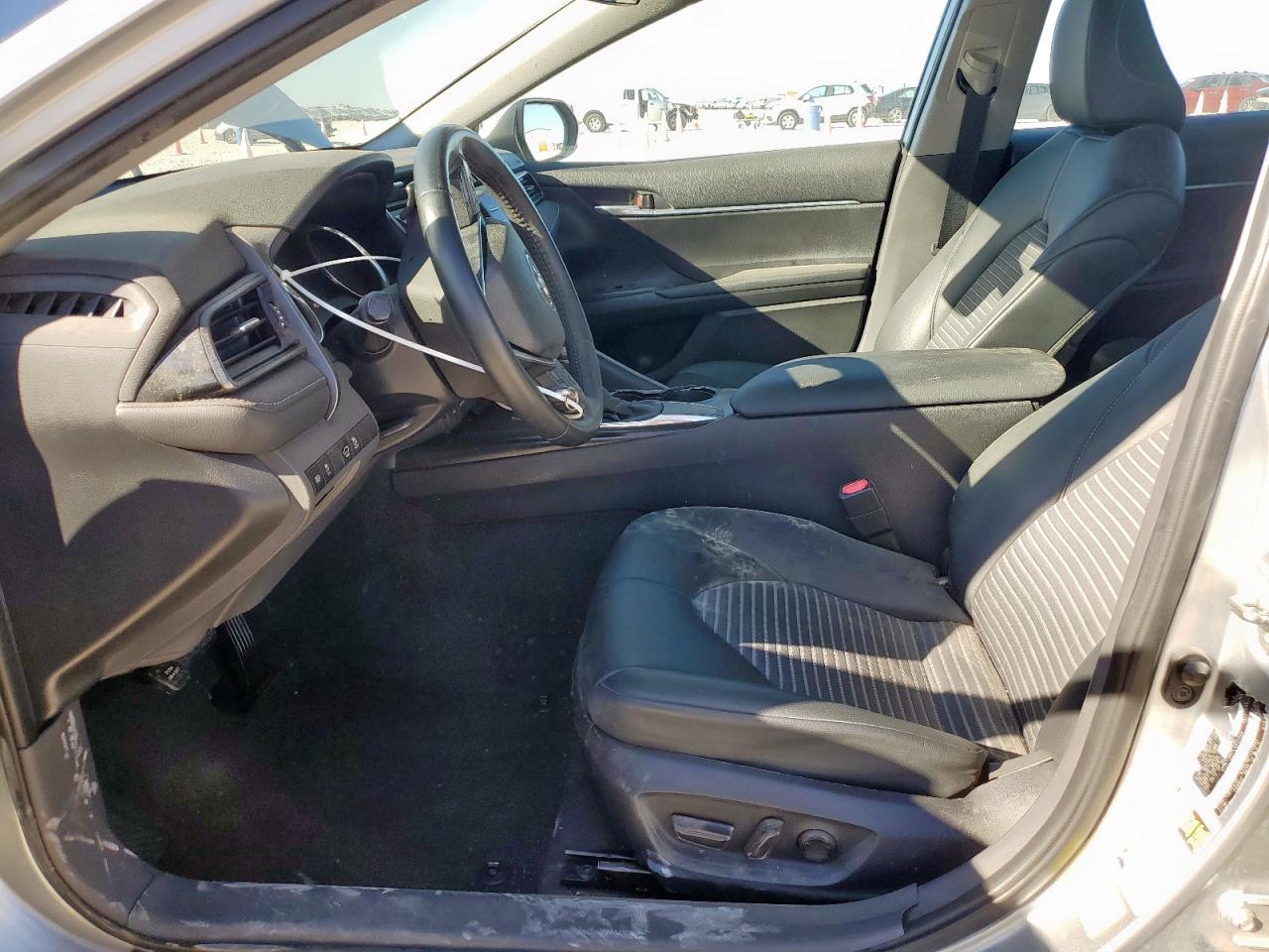 2020 Toyota Camry - zdjęcie 7