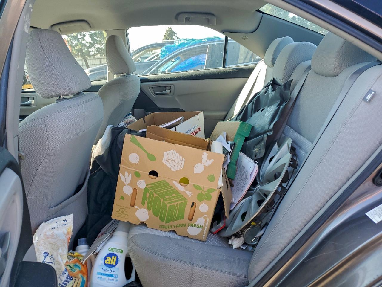 2017 Toyota Camry Le - zdjęcie 10