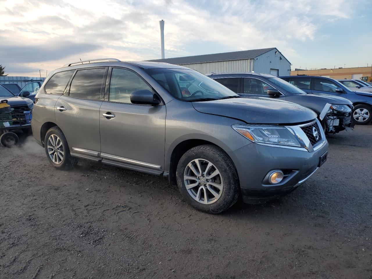2015 Nissan Pathfinder - zdjęcie 4