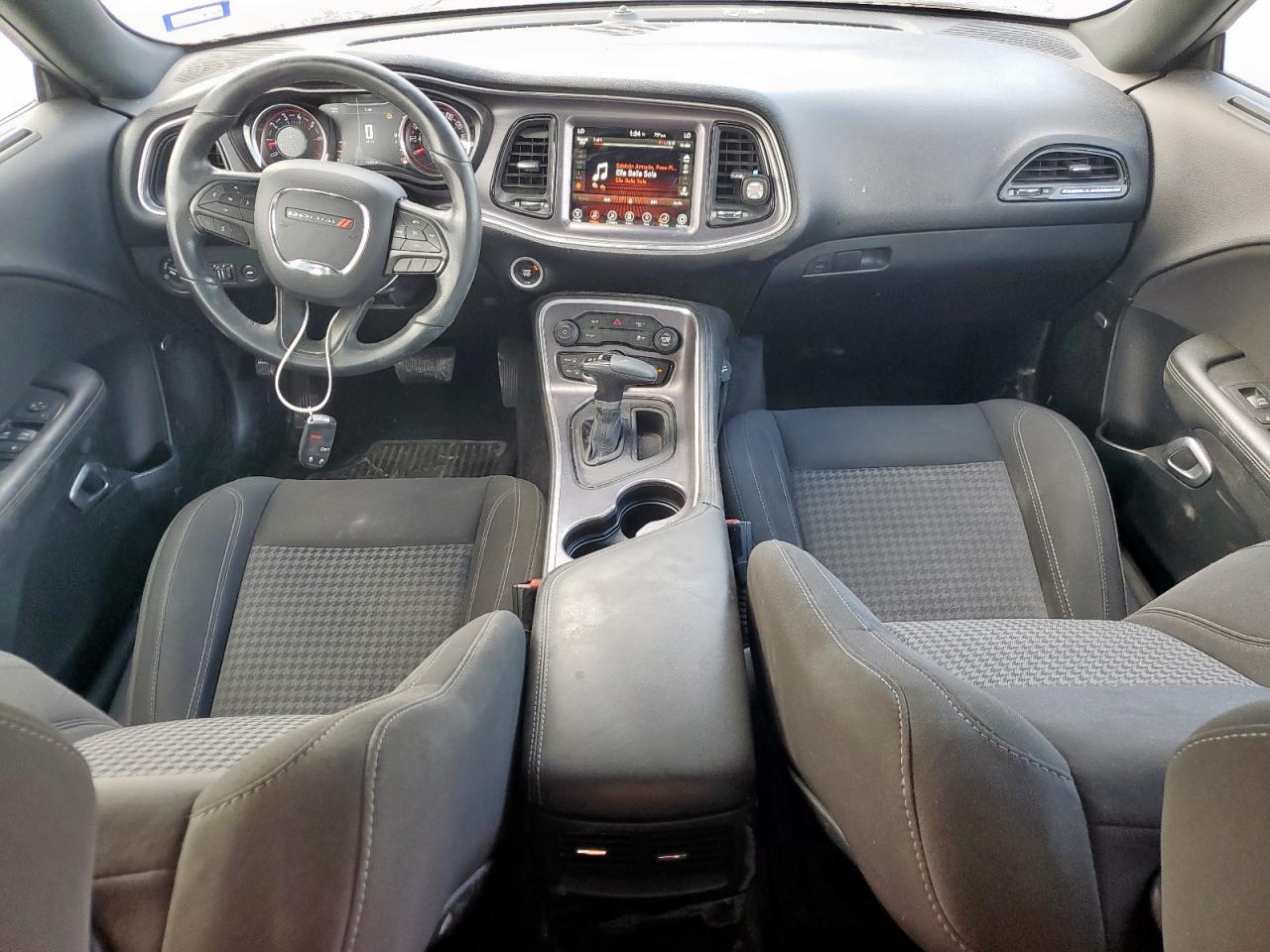 2017 Dodge Challenger - zdjęcie 8