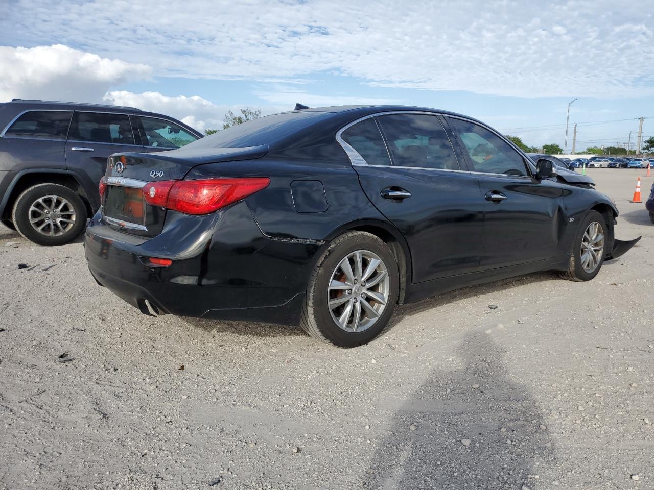 2015 Infiniti Q50 - zdjęcie 3