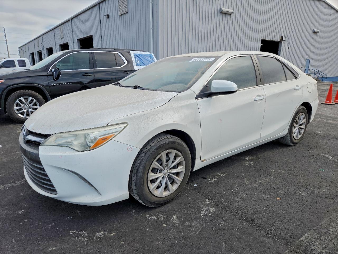 2016 Toyota Camry - zdjęcie główne