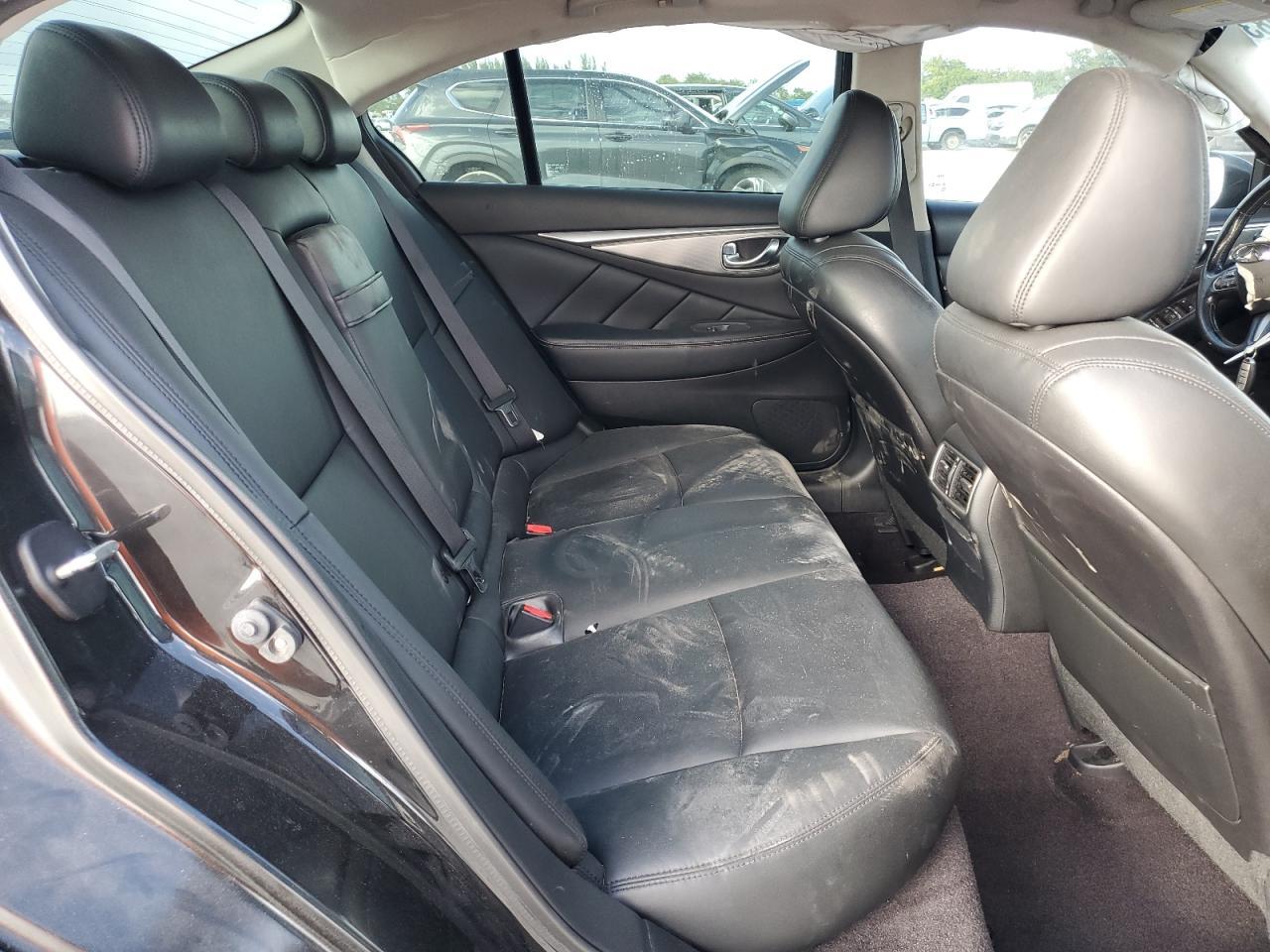 2015 Infiniti Q50 - zdjęcie 10