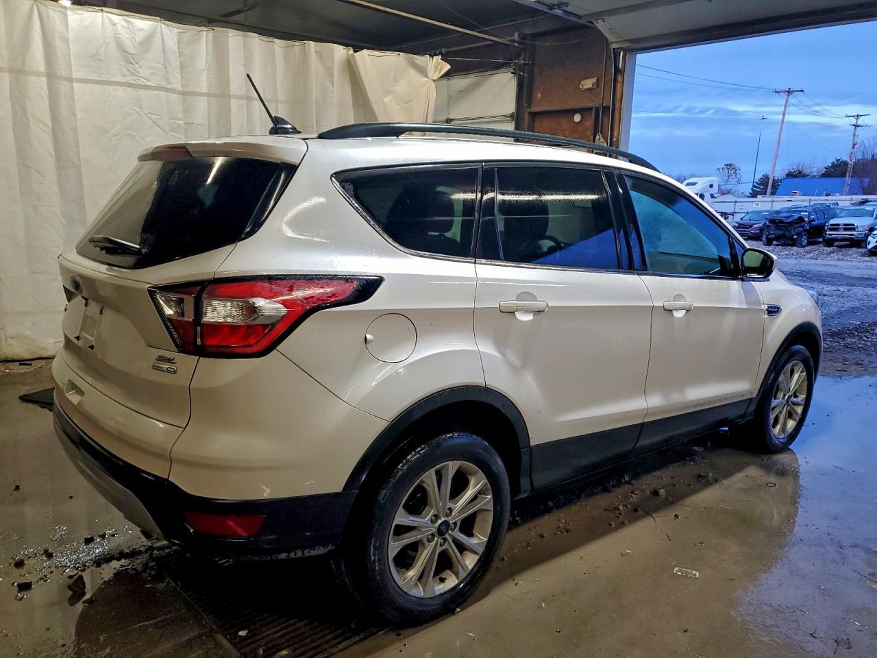 2018 Ford Escape - zdjęcie 3