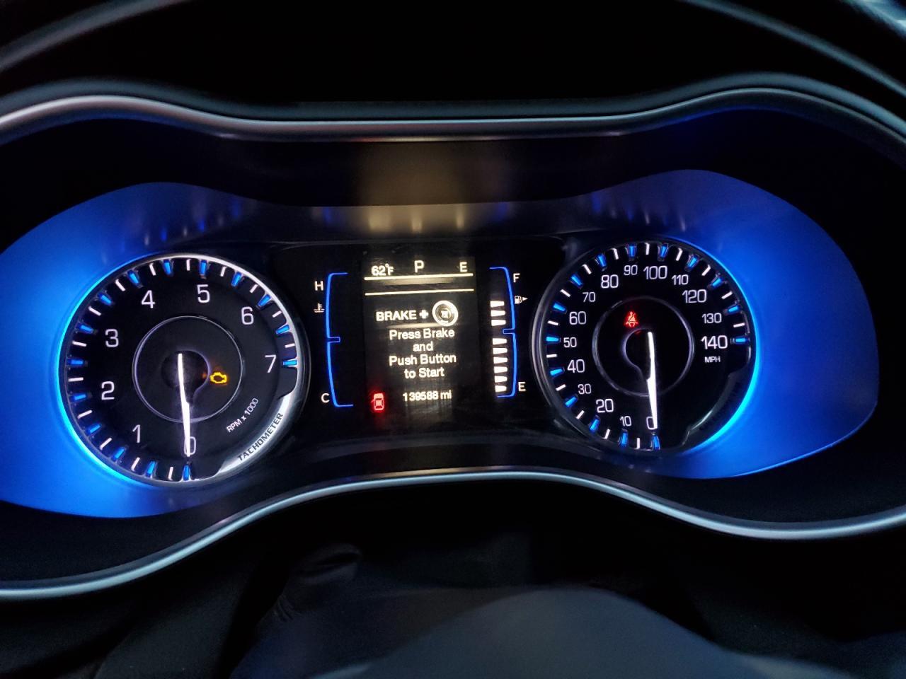2015 Chrysler 200 Limited - zdjęcie 9