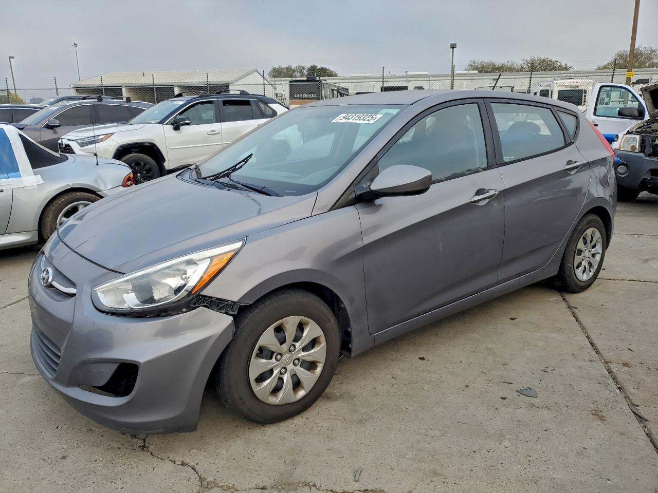 2016 Hyundai Accent - zdjęcie główne