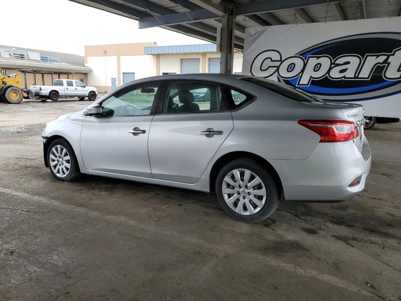 2019 Nissan Sentra S - zdjęcie 2