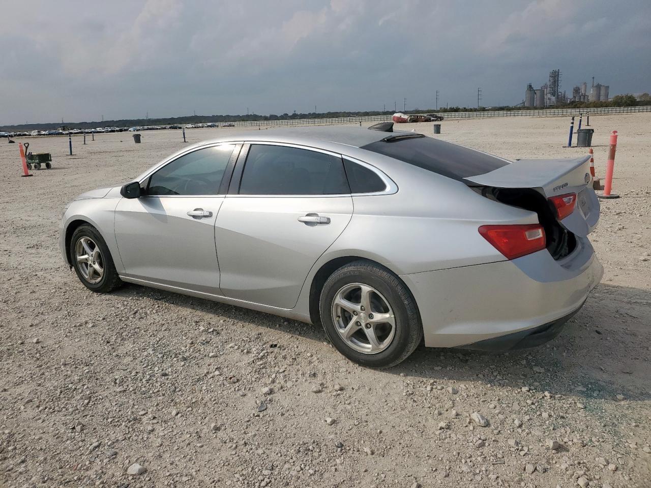 2016 Chevrolet Malibu Ls - zdjęcie 2