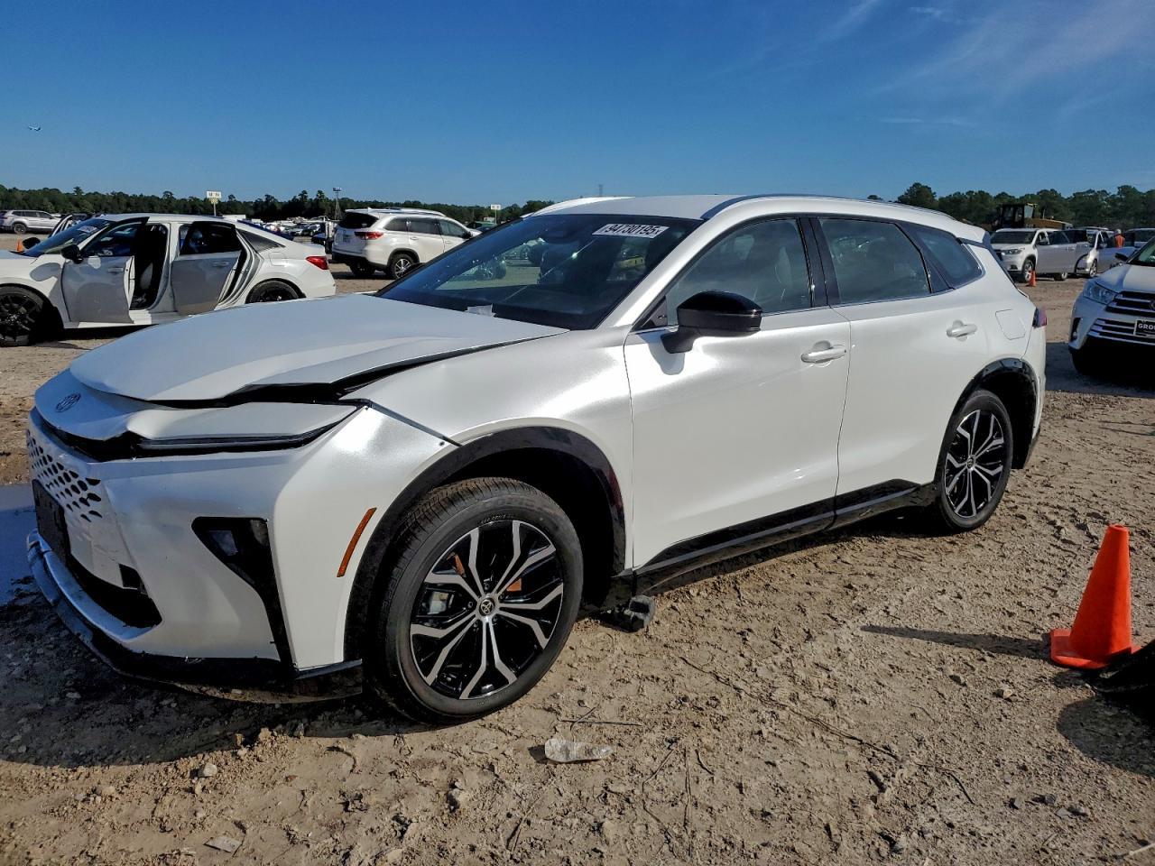 2025 Toyota Crown Signia Xle - zdjęcie główne