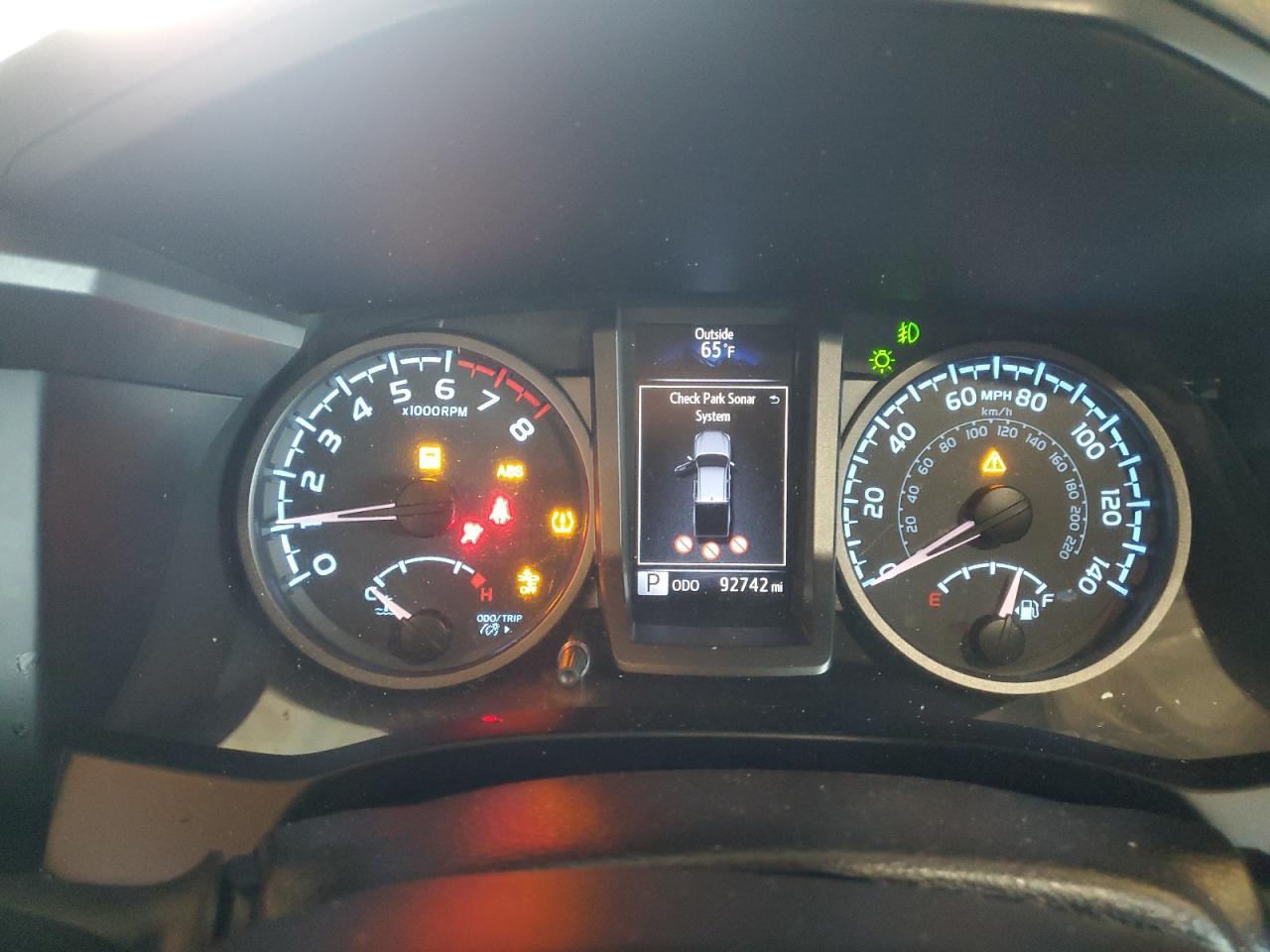 2019 Toyota Tacoma - zdjęcie 9