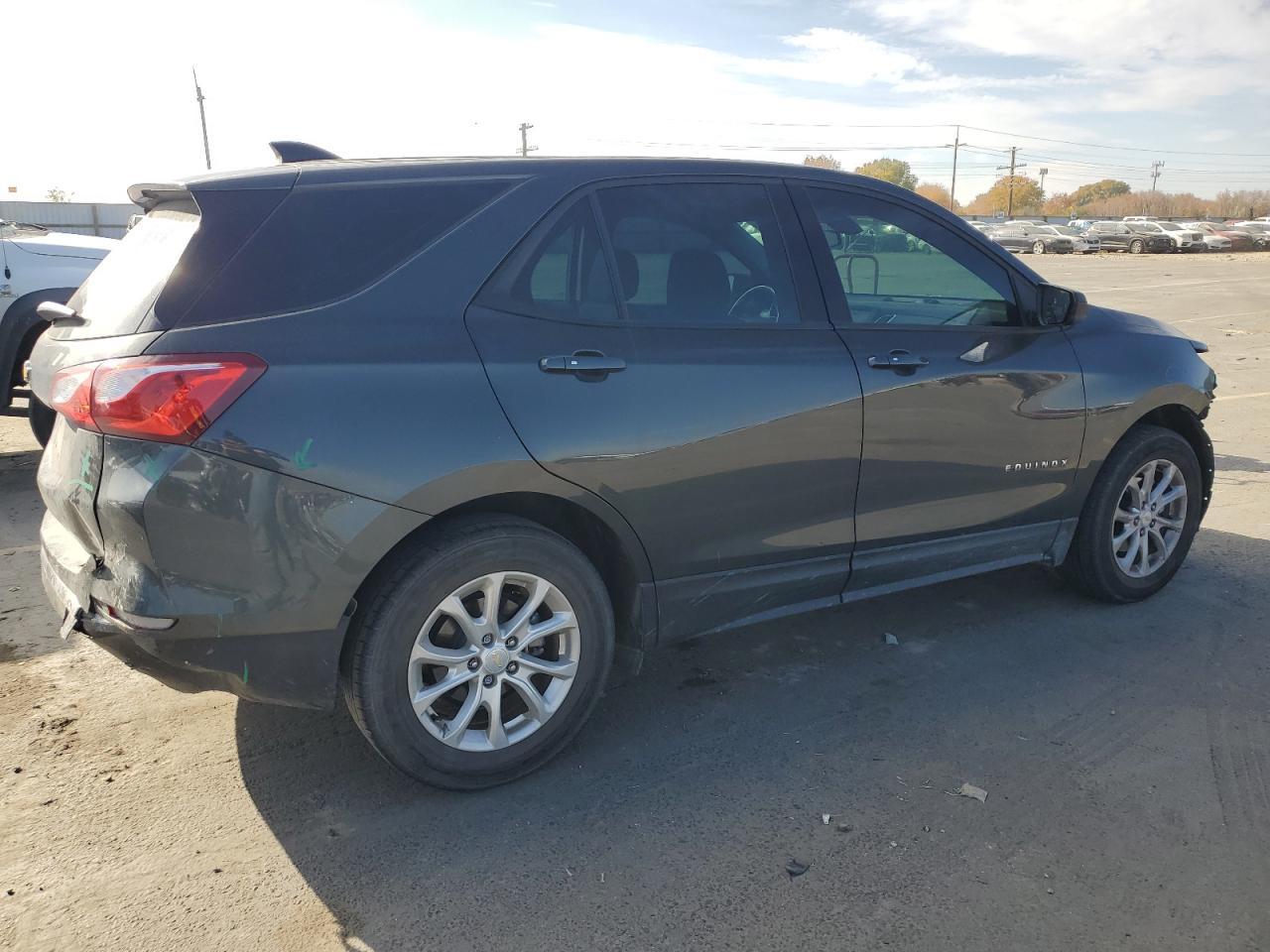2018 Chevrolet Equinox Ls - zdjęcie 3