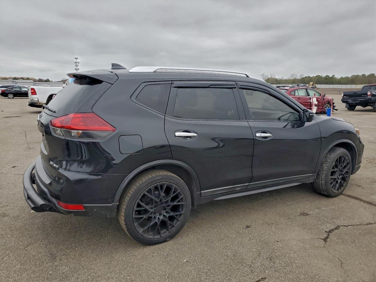 2018 Nissan Rogue - zdjęcie 3