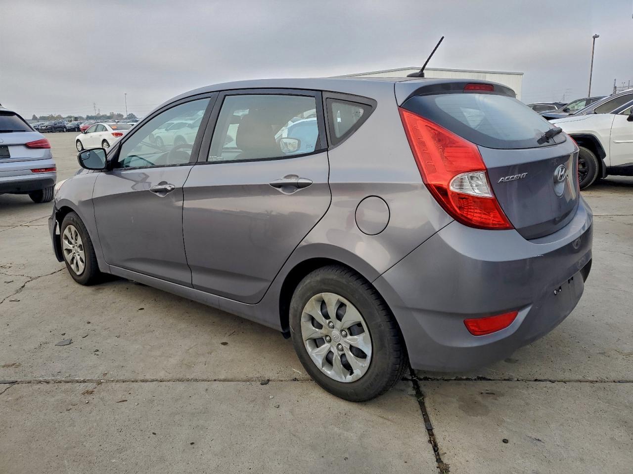 2016 Hyundai Accent - zdjęcie 2