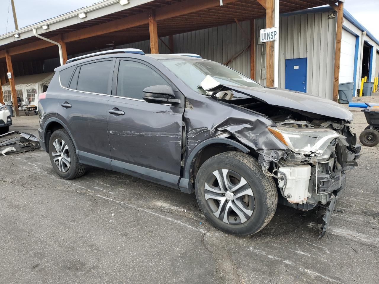 2017 Toyota Rav4 Le - zdjęcie 4
