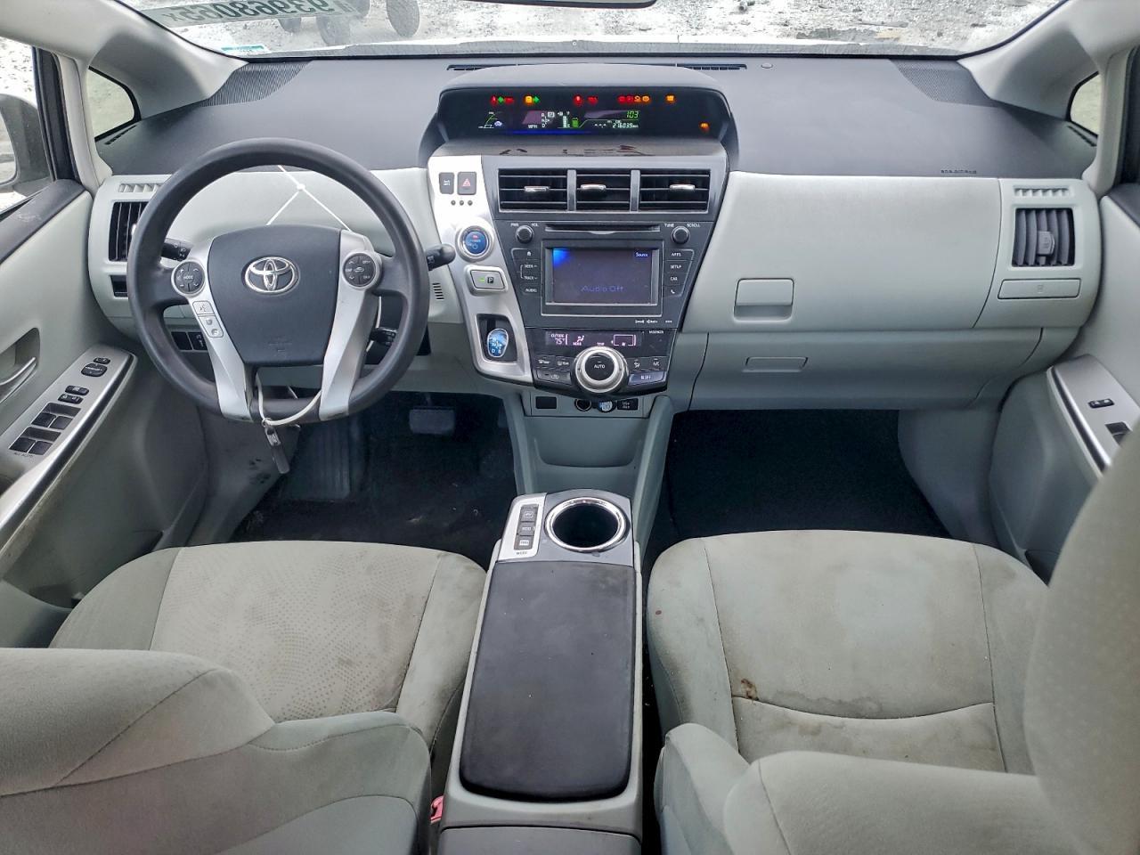 2013 Toyota Prius V - zdjęcie 8