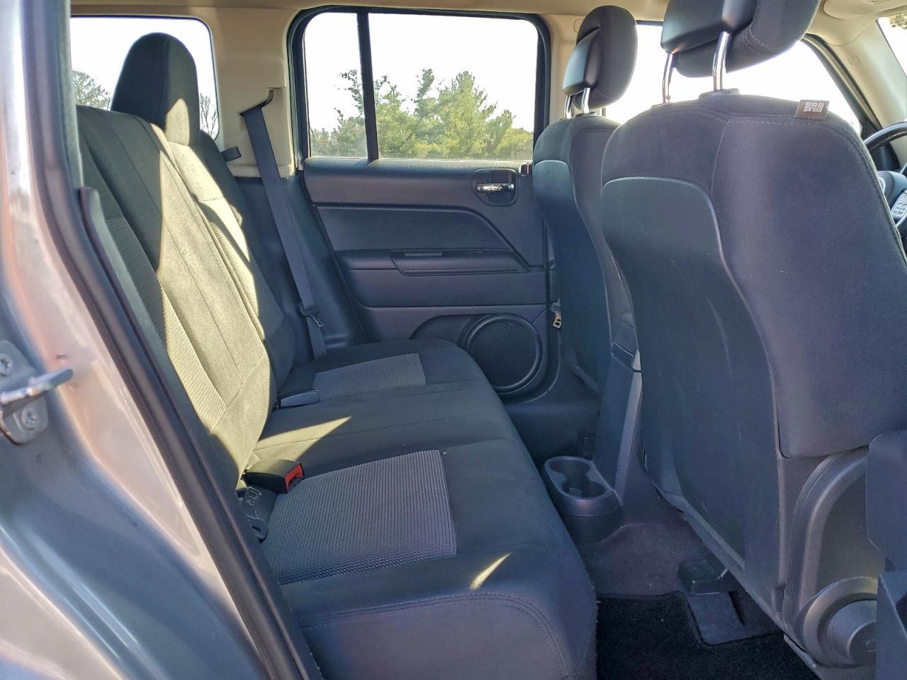 2014 Jeep Liberty (Patriot) - zdjęcie 11