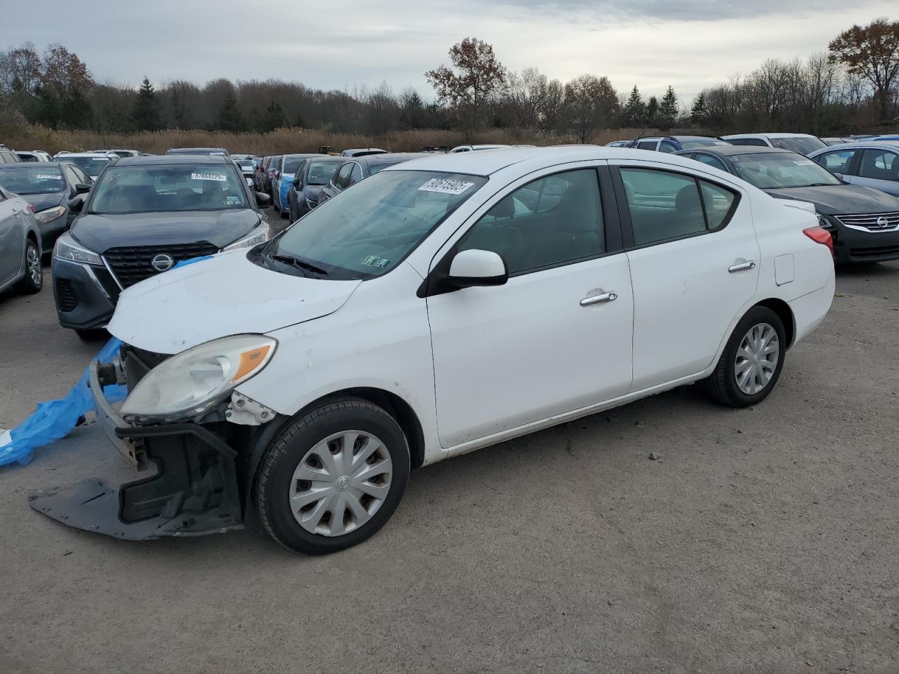 2013 Nissan Versa - zdjęcie główne