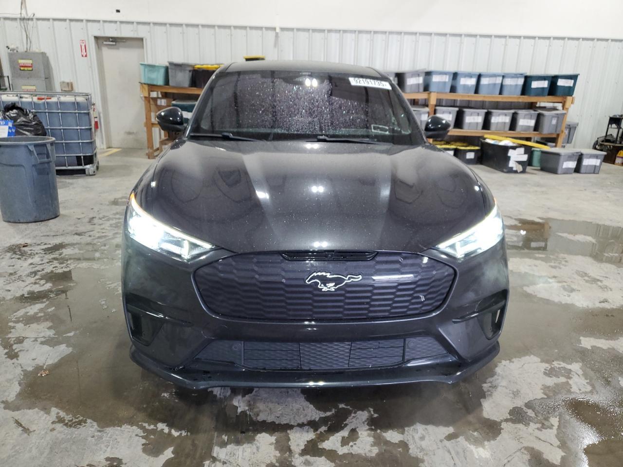 2022 Ford Mustang Mach-E - zdjęcie 5