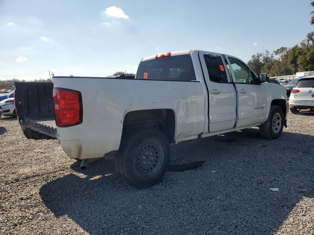 2018 Chevrolet Silverado - zdjęcie 3