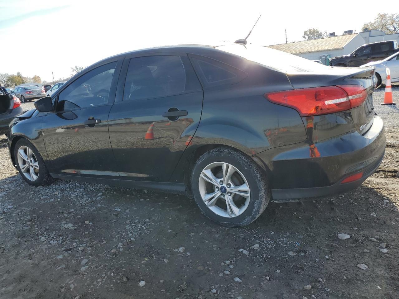 2015 Ford Focus - zdjęcie 2