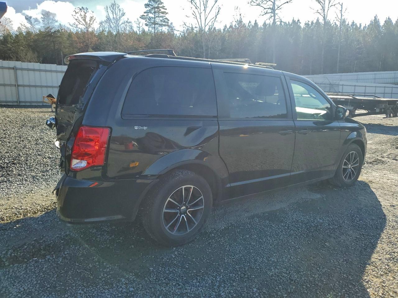 2019 Dodge Caravan - zdjęcie 3