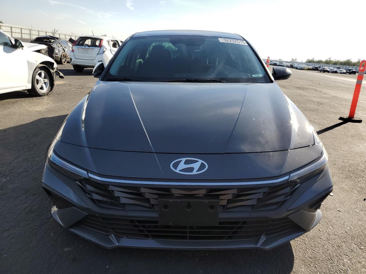 2025 Hyundai Elantra Blue - zdjęcie 5