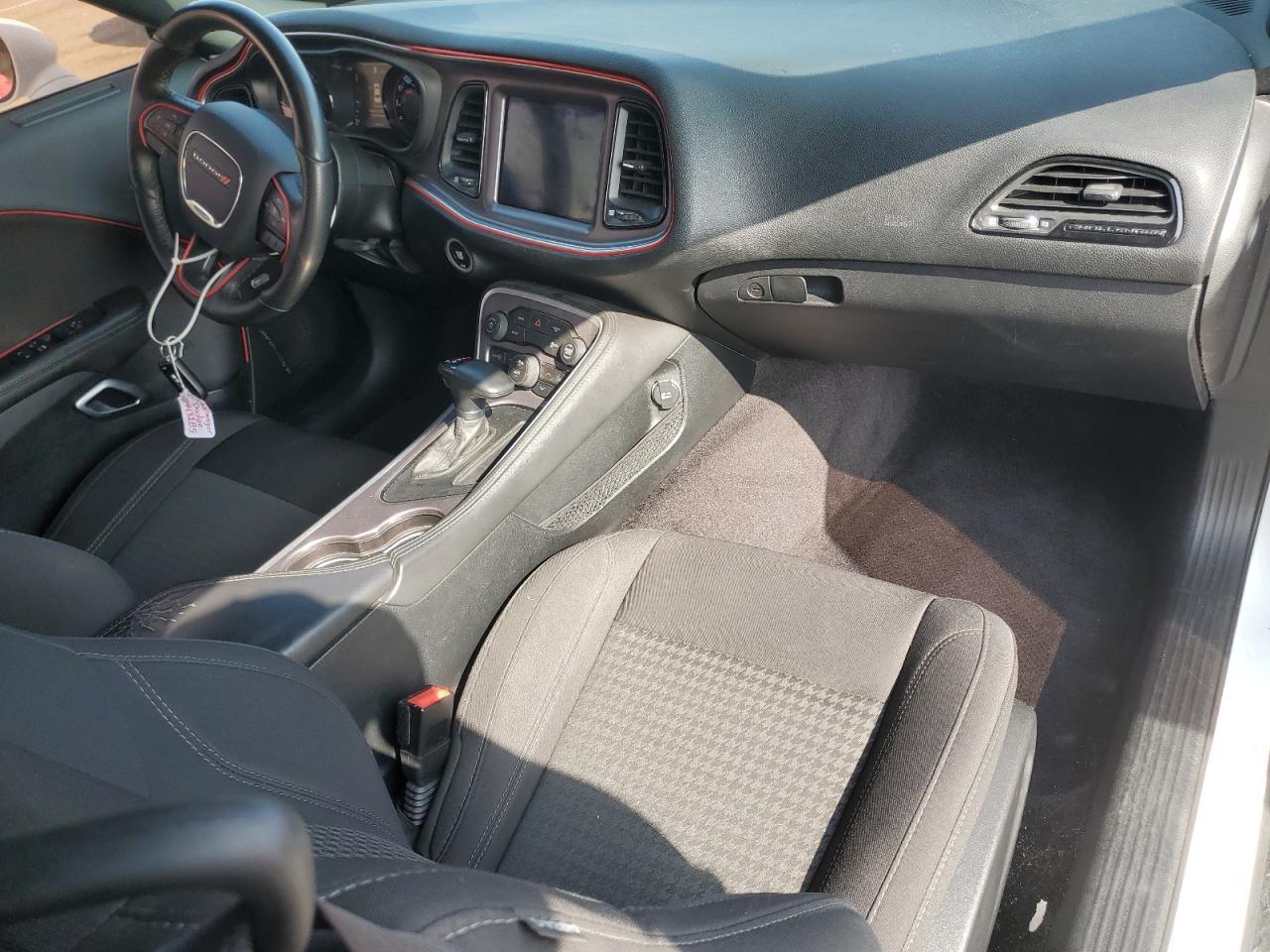 2017 Dodge Challenger - zdjęcie 8