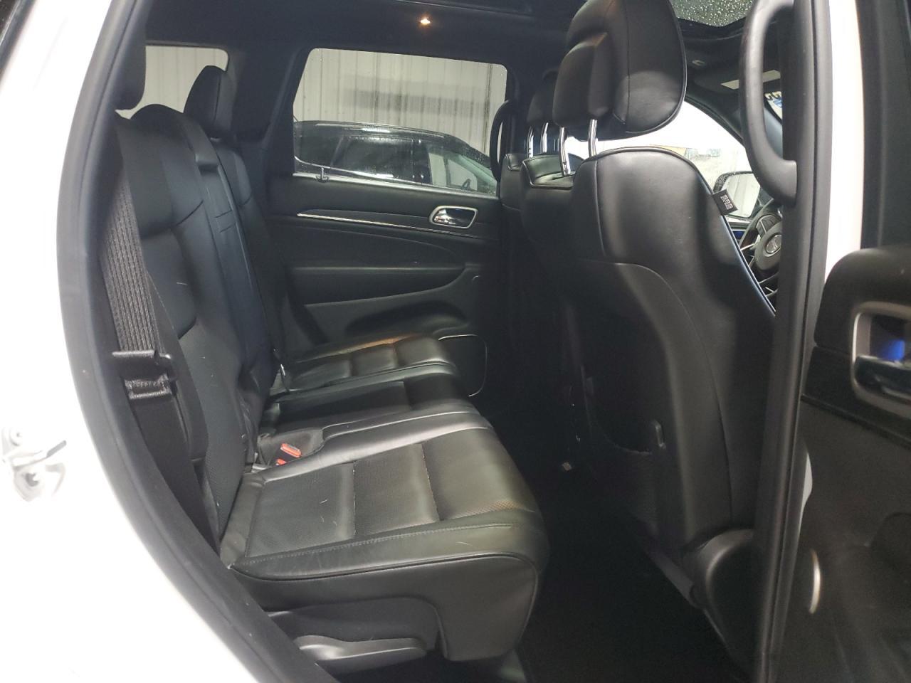 2018 Jeep Grand Cherokee Overland - zdjęcie 11
