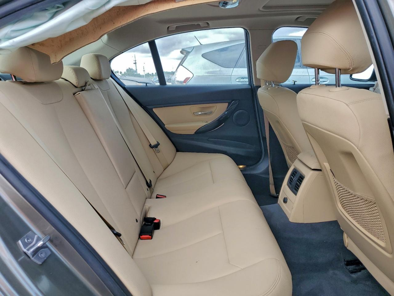 2018 BMW Seria 3 - zdjęcie 10