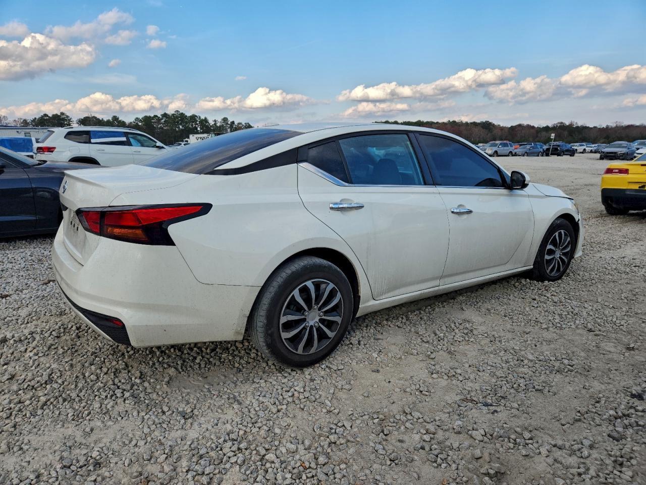 2024 Nissan Altima - zdjęcie 3