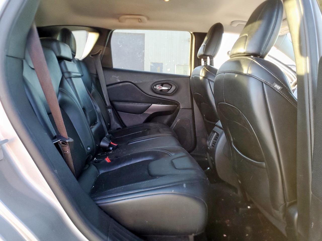 2019 Jeep Cherokee - zdjęcie 10