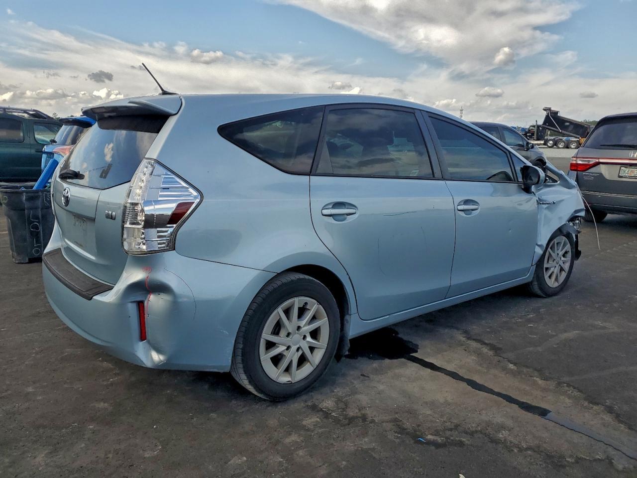 2013 Toyota Prius v (+) - zdjęcie 3