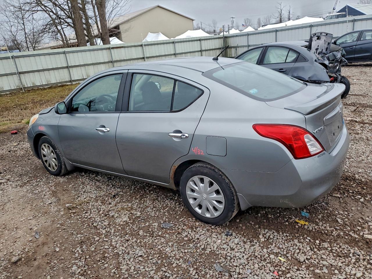 2013 Nissan Versa - zdjęcie 2