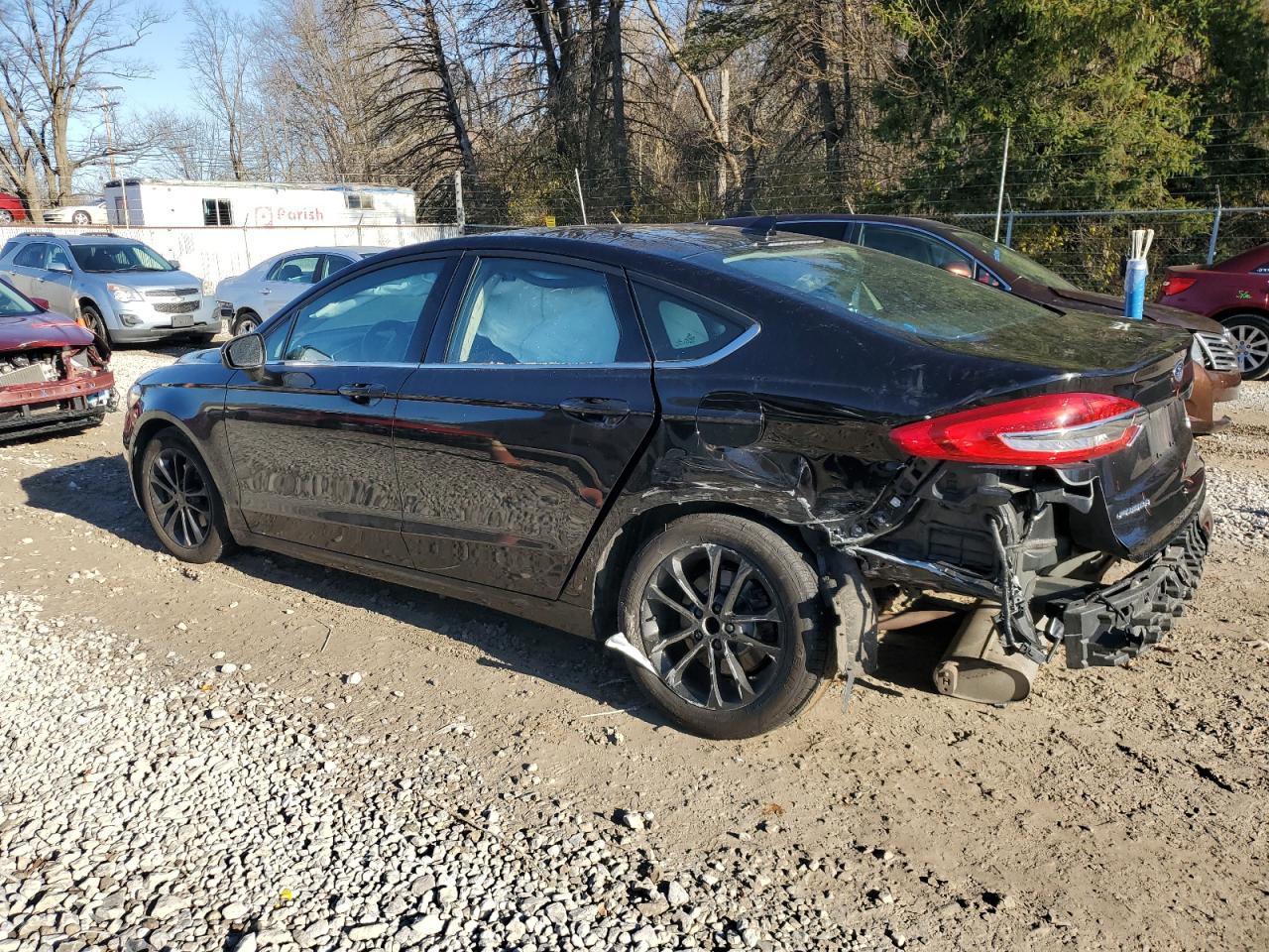 2020 Ford Fusion - zdjęcie 2