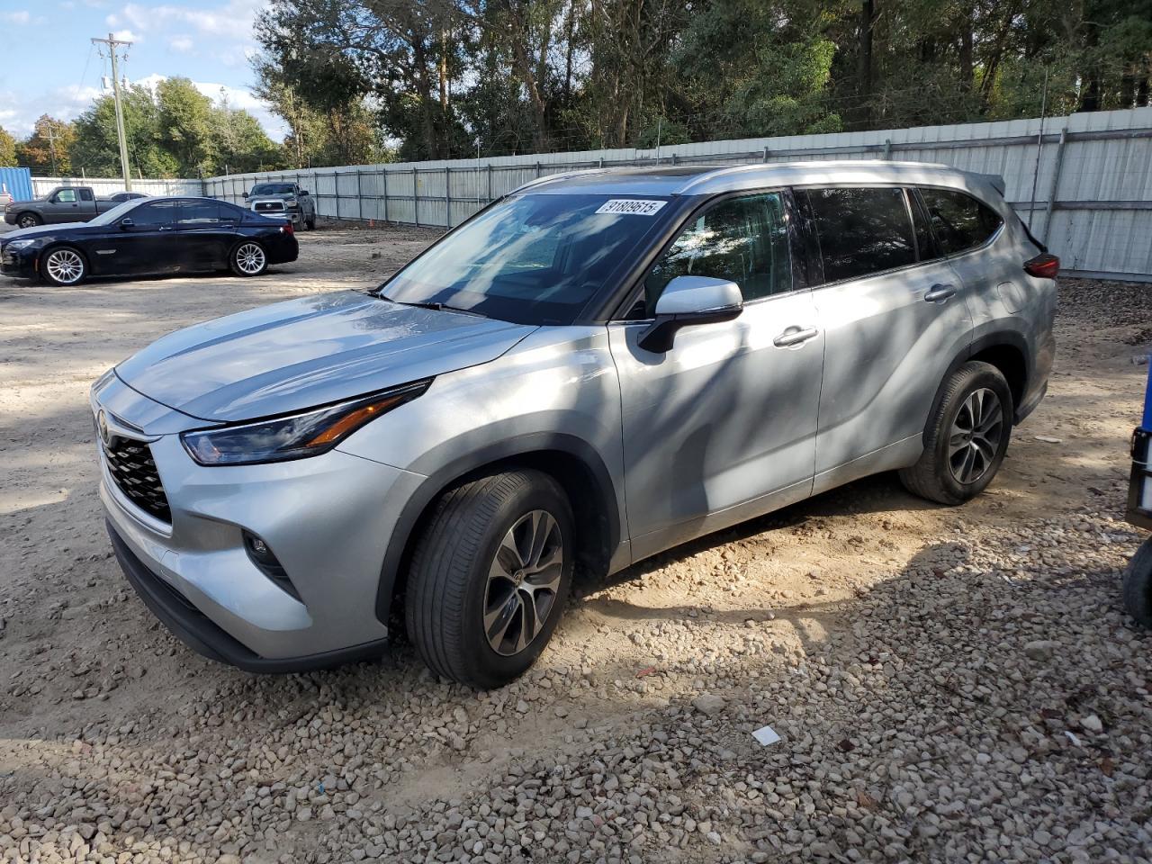 2022 Toyota Highlander - zdjęcie główne