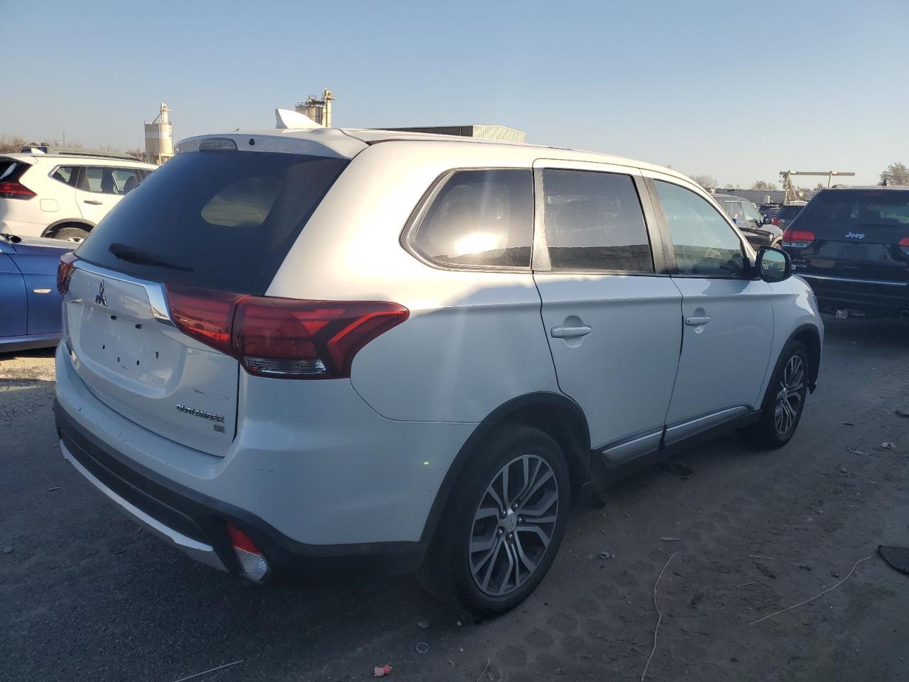 2017 Mitsubishi Outlander - zdjęcie 3