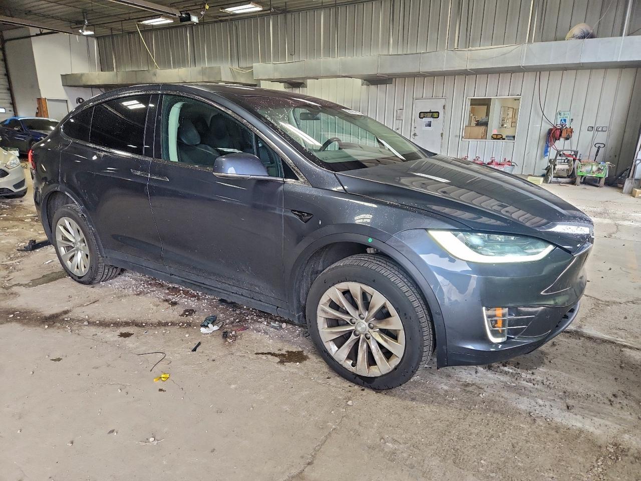 2016 Tesla Model X - zdjęcie 4
