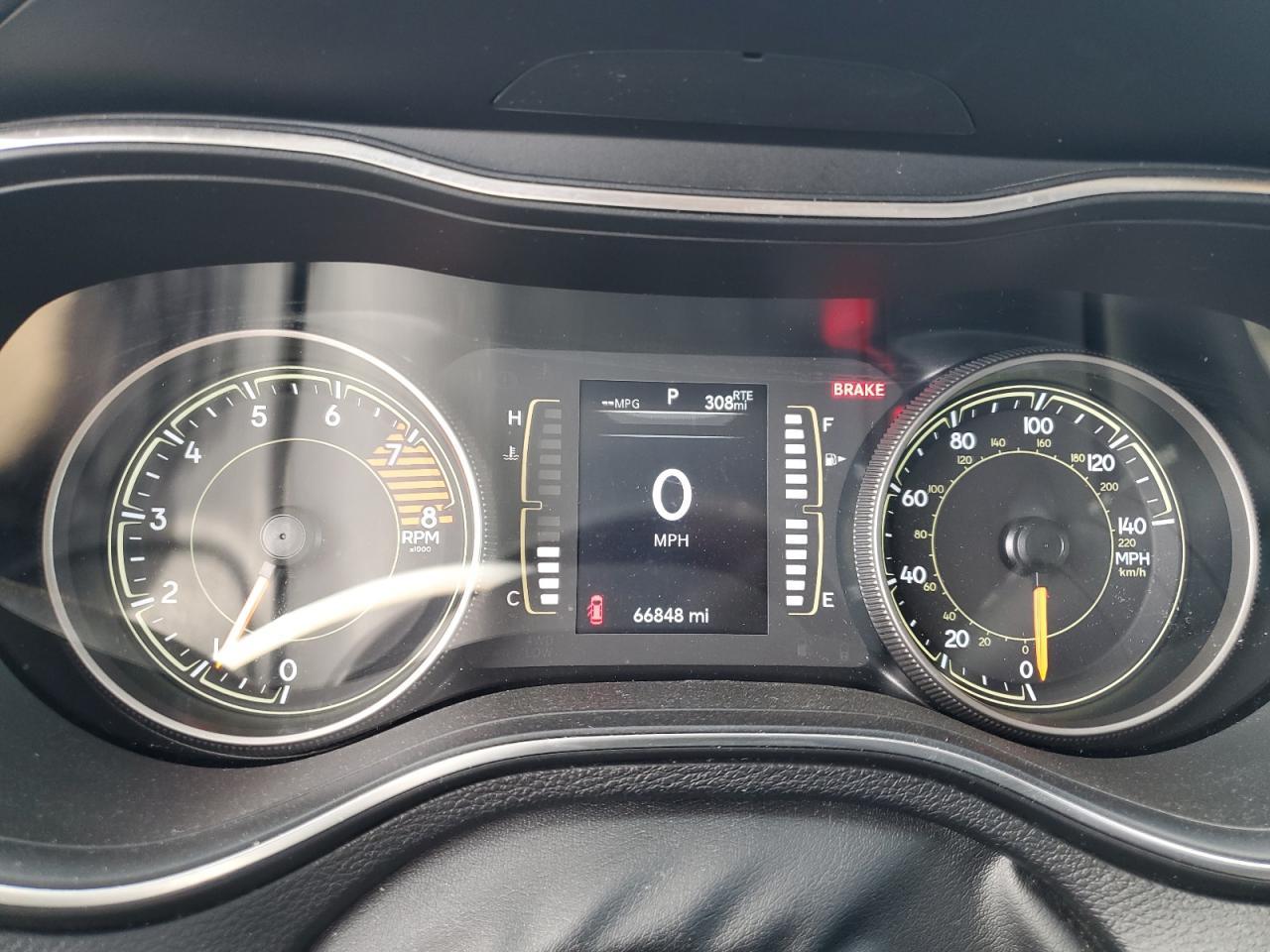 2020 Jeep Cherokee - zdjęcie 9