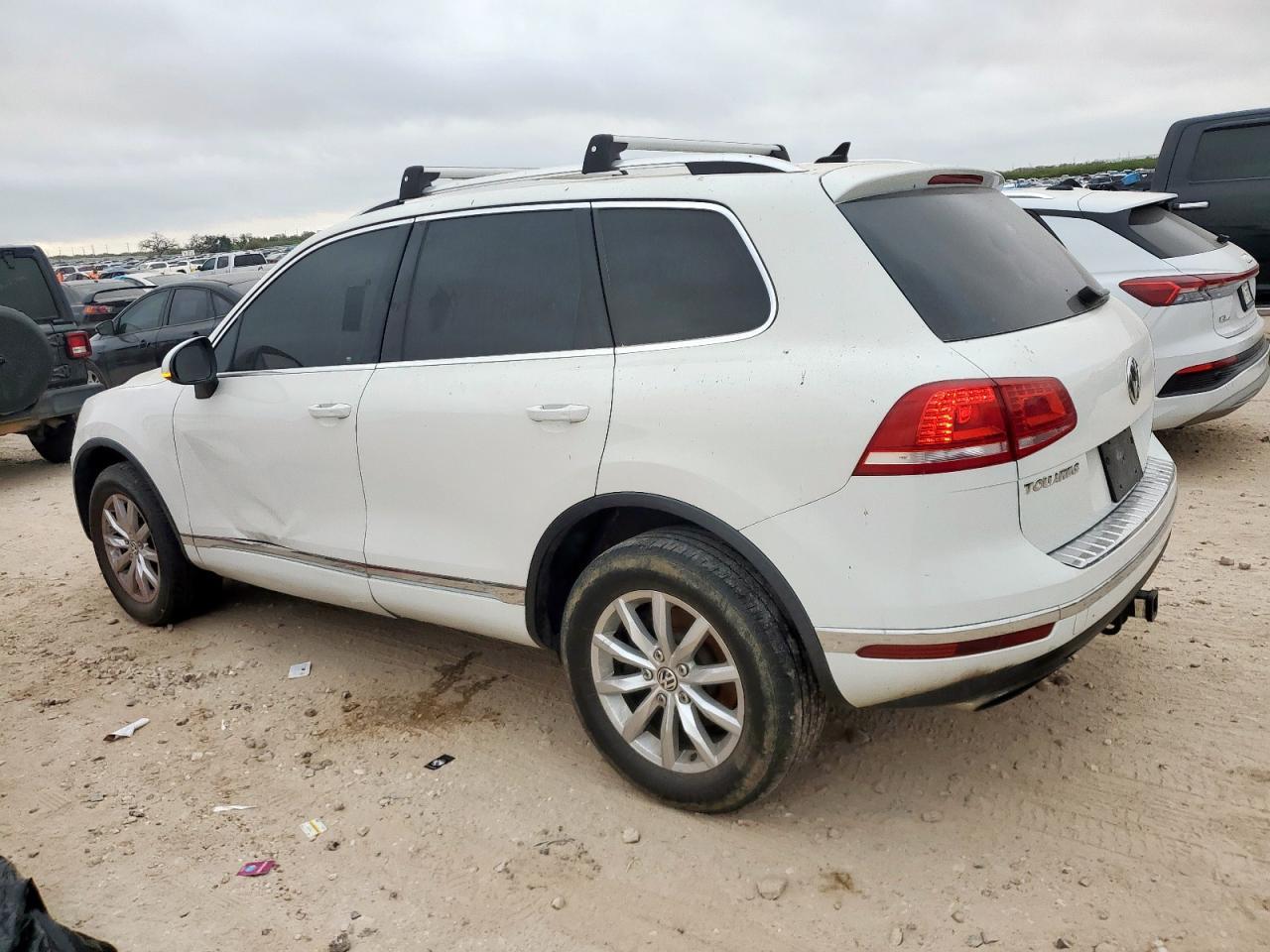 2016 Volkswagen Touareg Sport - zdjęcie 2