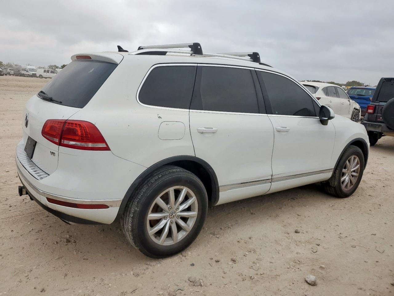2016 Volkswagen Touareg Sport - zdjęcie 3